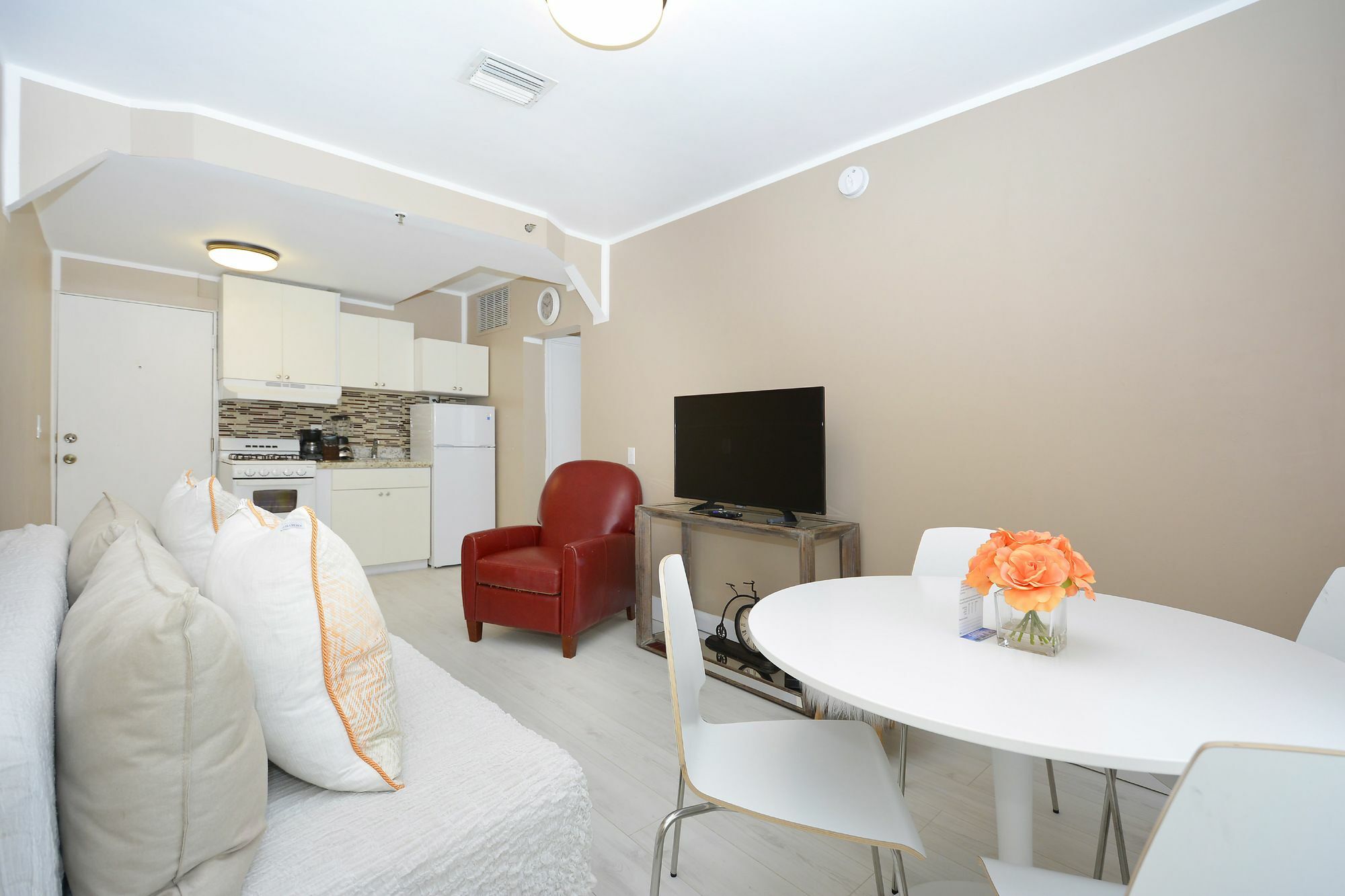 335 Ocean Walk Apartments Miami Beach Exterior photo